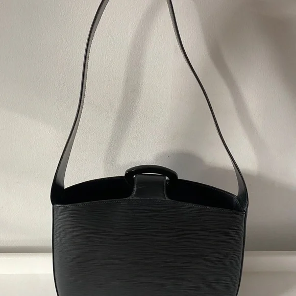 Louis Vuitton Reverie Leather Bag - Picture 5 of 16